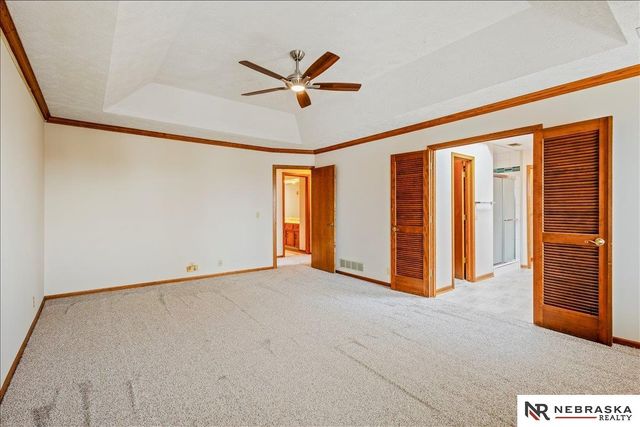 501 Kent Drive, Papillion, NE 68046