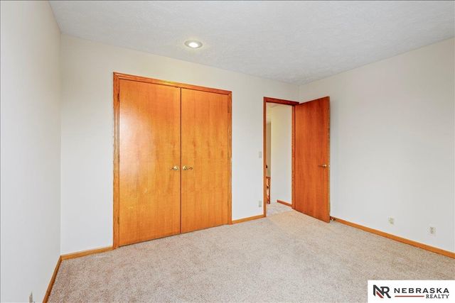 501 Kent Drive, Papillion, NE 68046