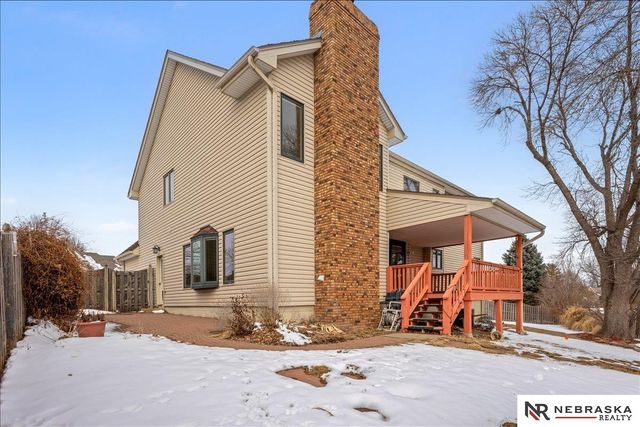 501 Kent Drive, Papillion, NE 68046