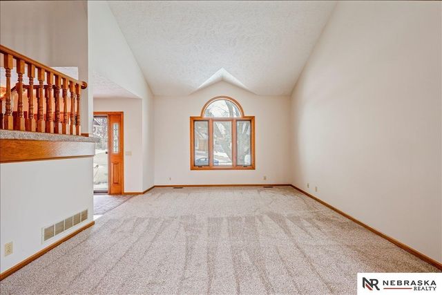 501 Kent Drive, Papillion, NE 68046