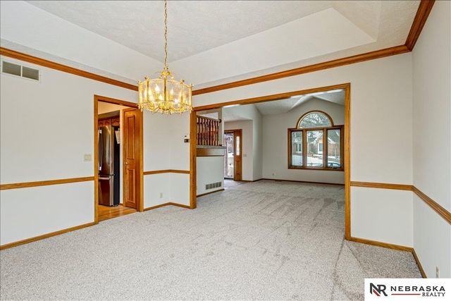 501 Kent Drive, Papillion, NE 68046