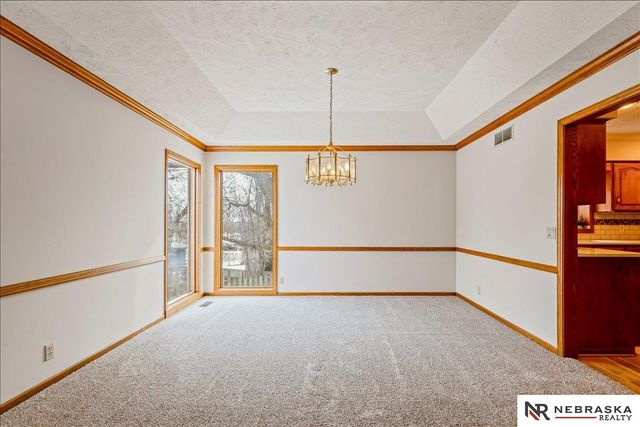 501 Kent Drive, Papillion, NE 68046