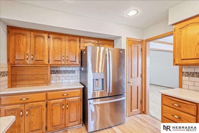 501 Kent Drive, Papillion, NE 68046