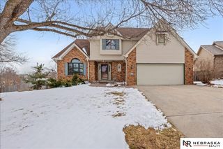 501 Kent Drive, Papillion, NE 68046