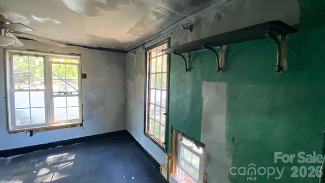 2112 Harpertown Circle, Lenoir, NC 28645