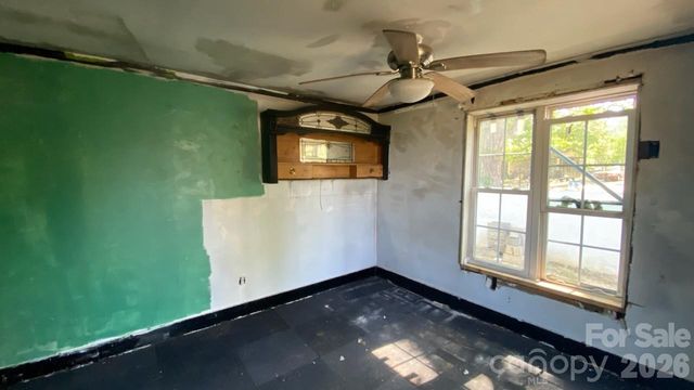 2112 Harpertown Circle, Lenoir, NC 28645