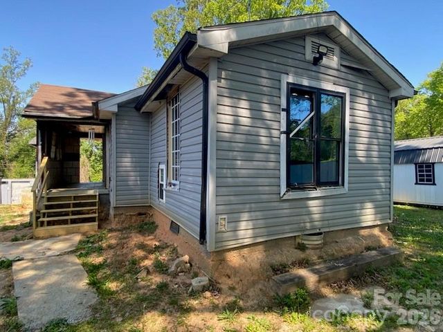 2112 Harpertown Circle, Lenoir, NC 28645
