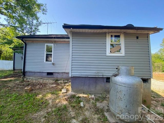 2112 Harpertown Circle, Lenoir, NC 28645