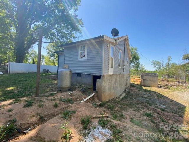 2112 Harpertown Circle, Lenoir, NC 28645