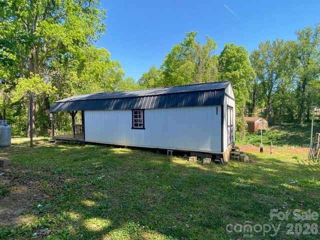 2112 Harpertown Circle, Lenoir, NC 28645