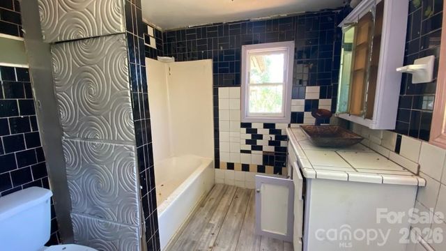2112 Harpertown Circle, Lenoir, NC 28645