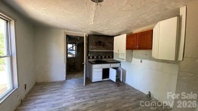 2112 Harpertown Circle, Lenoir, NC 28645