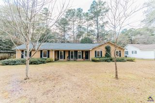 1009 N Davis Drive, Perry, GA 31069