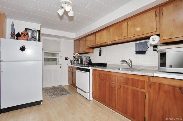 2 Westend Avenue, Nyack, NY 10960