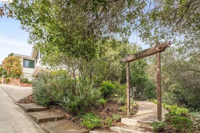 3320 3320 Burdeck Dr., Oakland, CA 94602