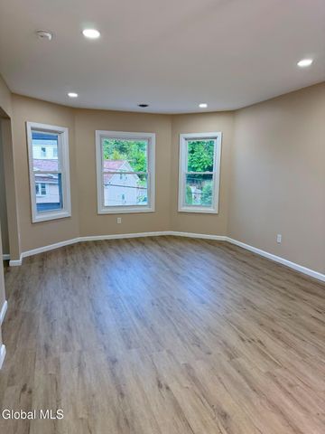 12 Lomasney Avenue, Schenectady, NY 12308