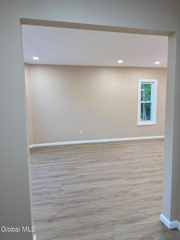 12 Lomasney Avenue, Schenectady, NY 12308