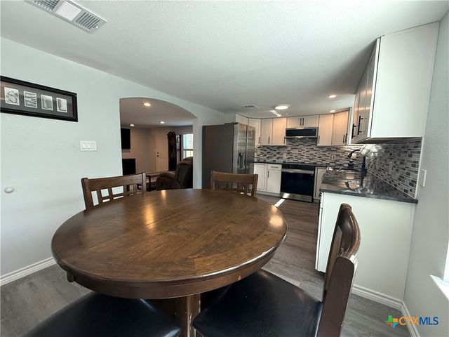 8 Marshall Road, Port Lavaca, TX 77979