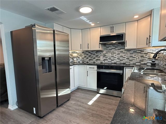 8 Marshall Road, Port Lavaca, TX 77979