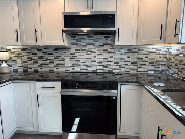 8 Marshall Road, Port Lavaca, TX 77979