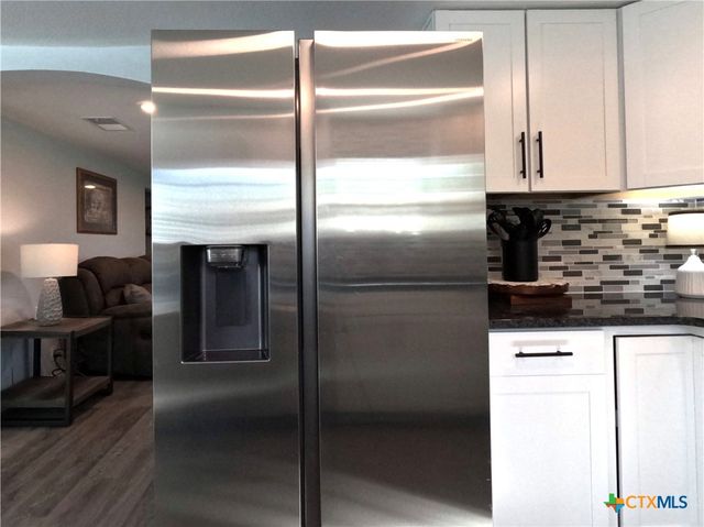 8 Marshall Road, Port Lavaca, TX 77979