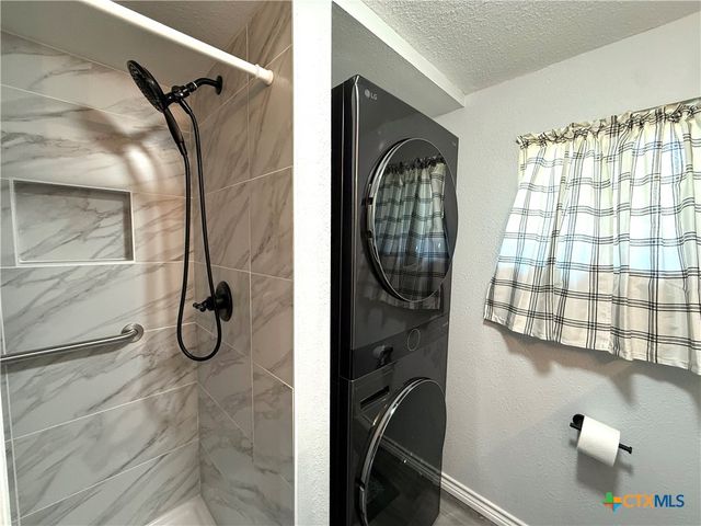 8 Marshall Road, Port Lavaca, TX 77979