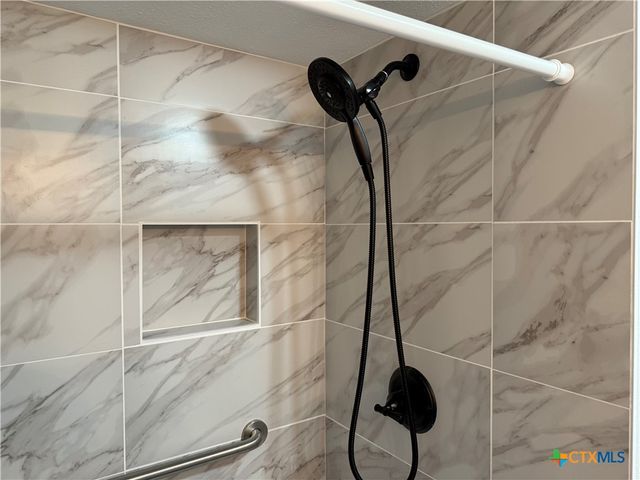 8 Marshall Road, Port Lavaca, TX 77979