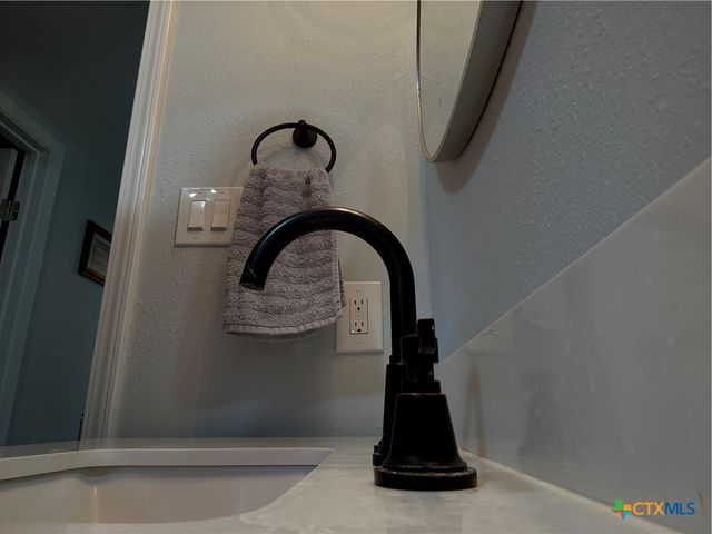 8 Marshall Road, Port Lavaca, TX 77979