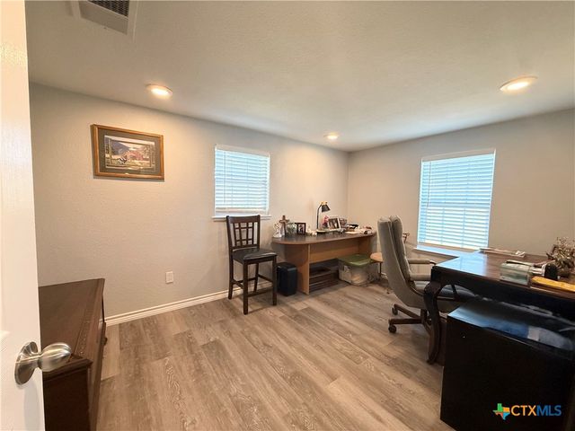 8 Marshall Road, Port Lavaca, TX 77979