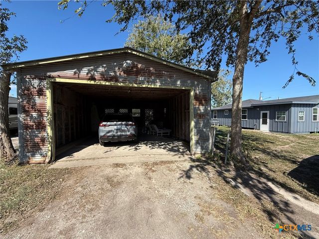 8 Marshall Road, Port Lavaca, TX 77979