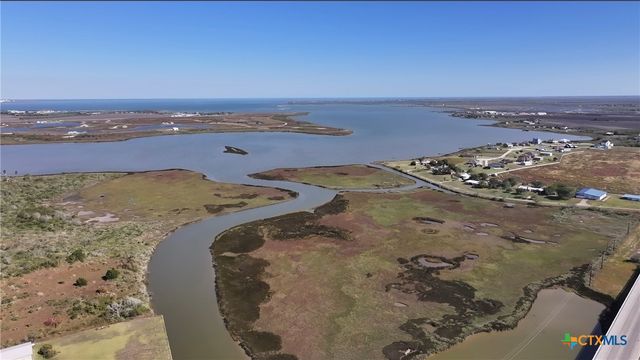 8 Marshall Road, Port Lavaca, TX 77979