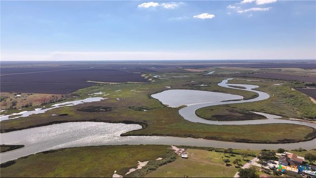 8 Marshall Road, Port Lavaca, TX 77979