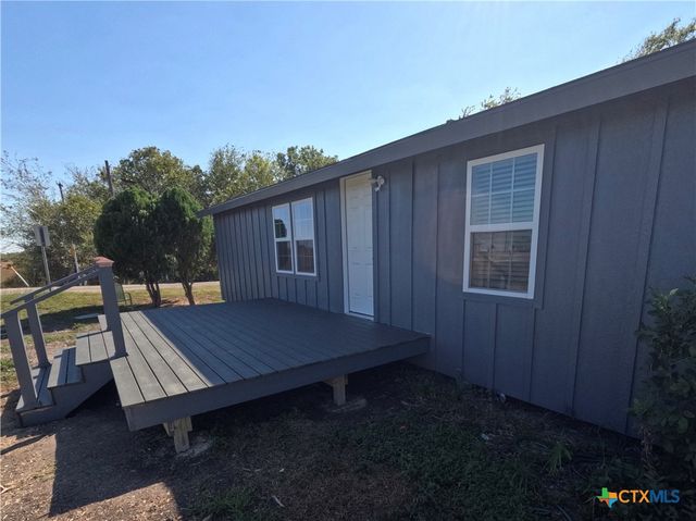 8 Marshall Road, Port Lavaca, TX 77979