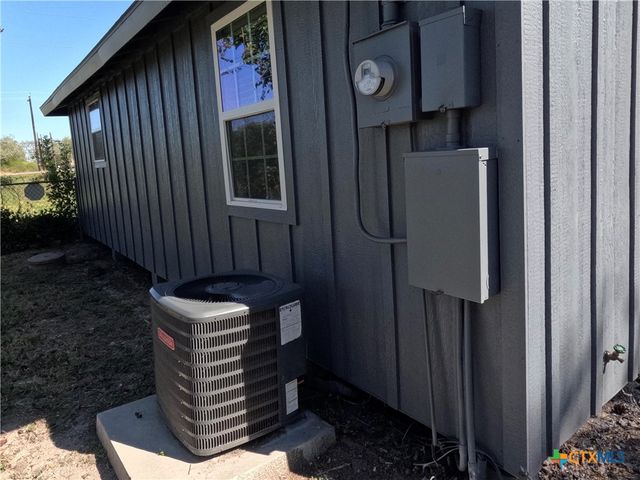 8 Marshall Road, Port Lavaca, TX 77979