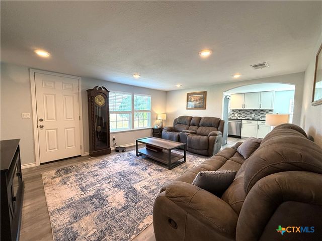 8 Marshall Road, Port Lavaca, TX 77979