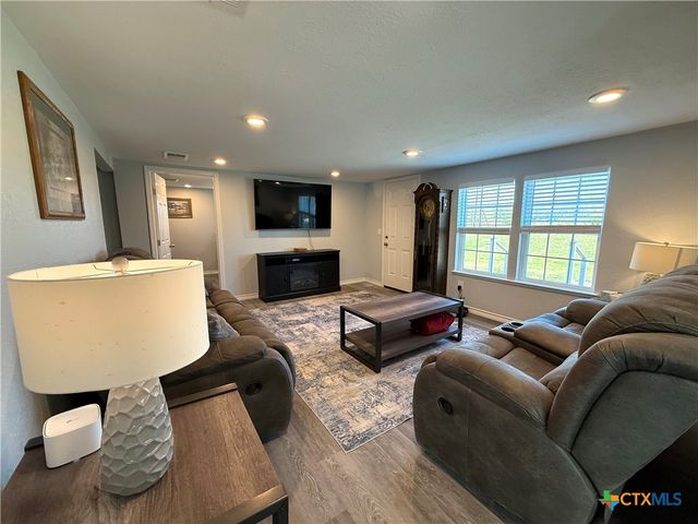 8 Marshall Road, Port Lavaca, TX 77979