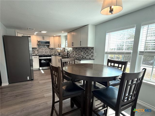 8 Marshall Road, Port Lavaca, TX 77979