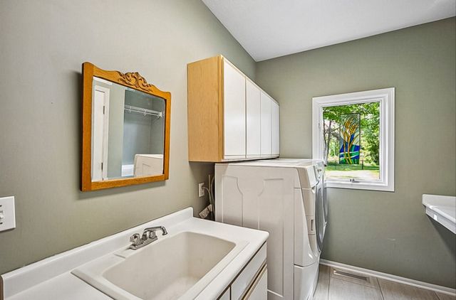 6035 Nottingham Drive, Johnston, IA 50131