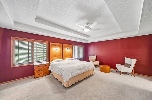 6035 Nottingham Drive, Johnston, IA 50131