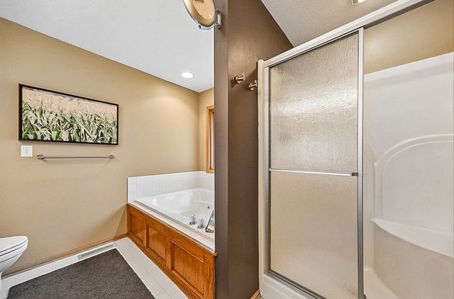 6035 Nottingham Drive, Johnston, IA 50131