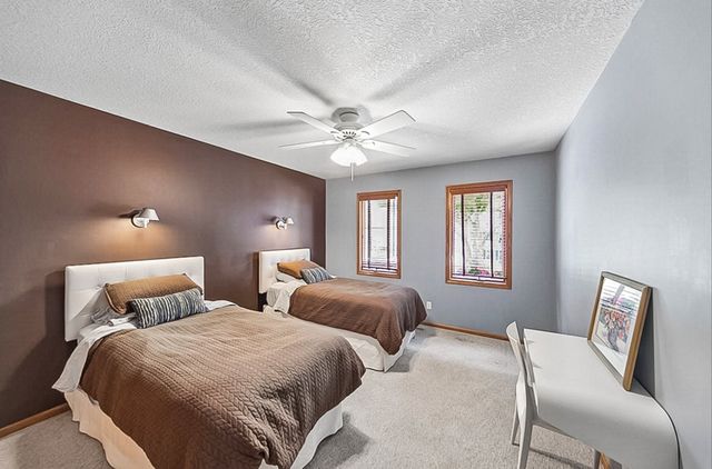 6035 Nottingham Drive, Johnston, IA 50131