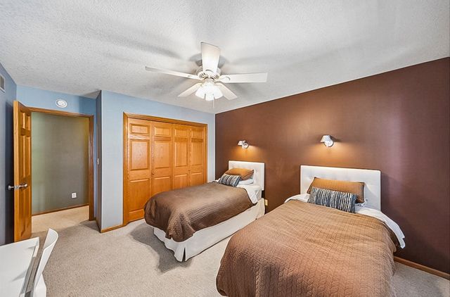 6035 Nottingham Drive, Johnston, IA 50131