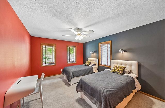 6035 Nottingham Drive, Johnston, IA 50131