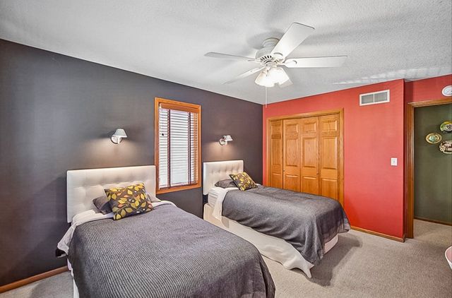 6035 Nottingham Drive, Johnston, IA 50131