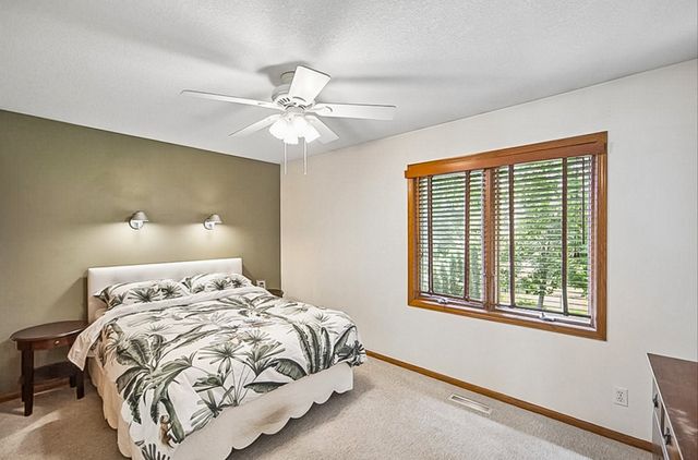 6035 Nottingham Drive, Johnston, IA 50131
