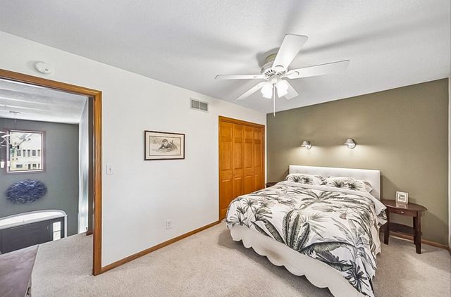 6035 Nottingham Drive, Johnston, IA 50131