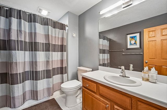 6035 Nottingham Drive, Johnston, IA 50131