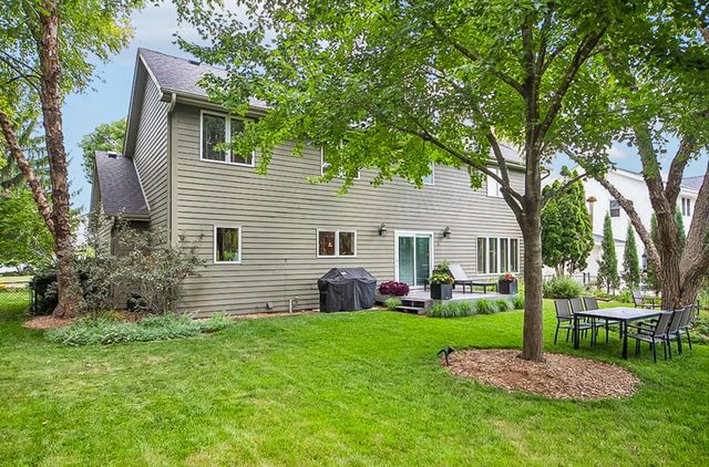 6035 Nottingham Drive, Johnston, IA 50131