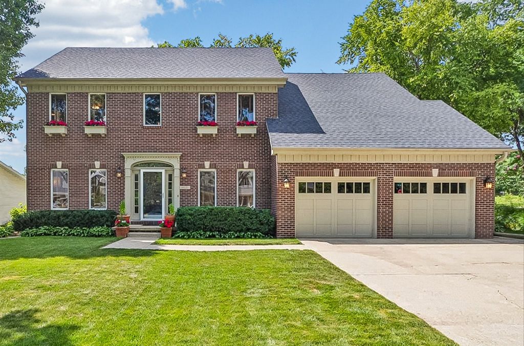 6035 Nottingham Drive, Johnston, IA 50131