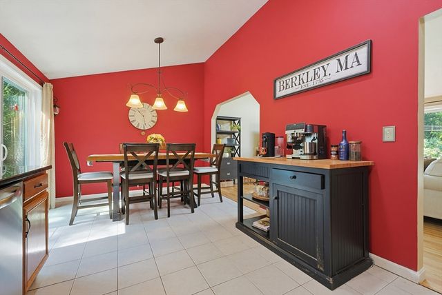 29 Tide Meadows Dr, Berkley, MA 02779